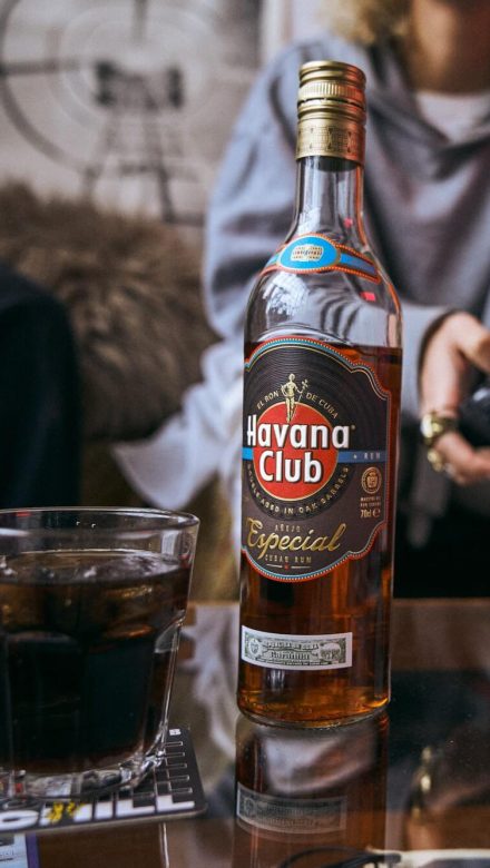 Havana Club Especial mit Cola genießen