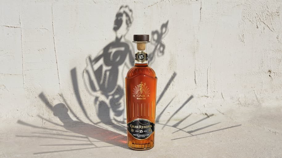 bottle of aged rum Havana Club Iconica range: Gran Reserva 15 anos